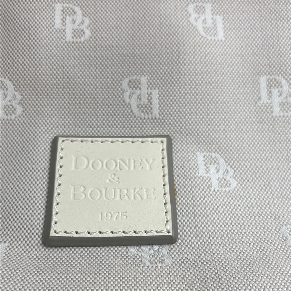 Dooney & Bourke White Shoulder Bag - Picture 2 of 13